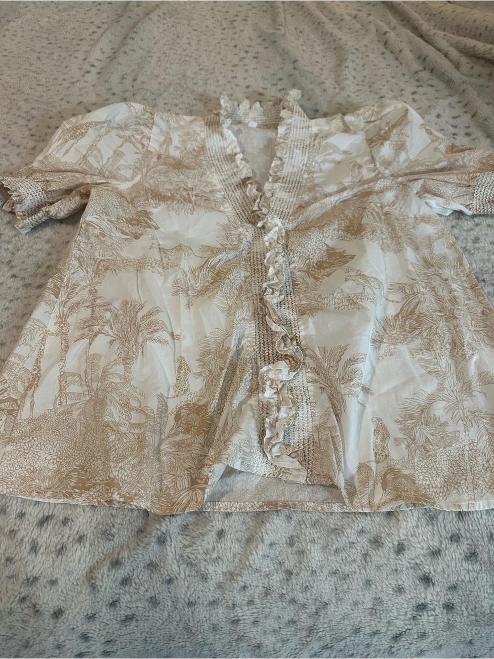 Crown & Ivy Women’s Beige Botanical Print Ruffle Front Top